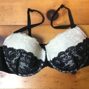 44D Black and White Lace Fashion Bug Bra